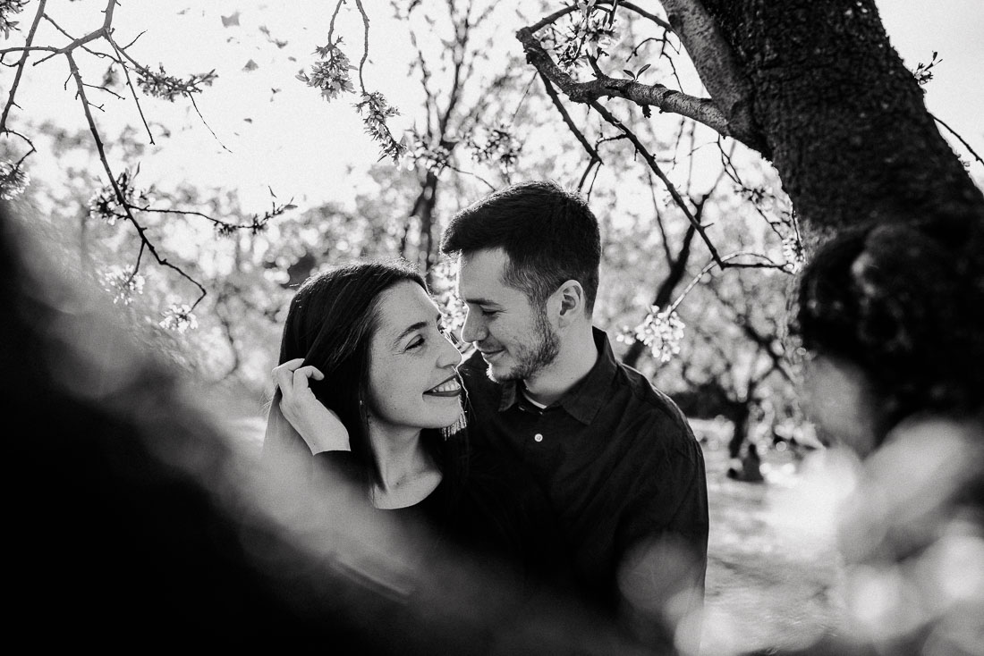 Couple shooting photography in Madrid Park