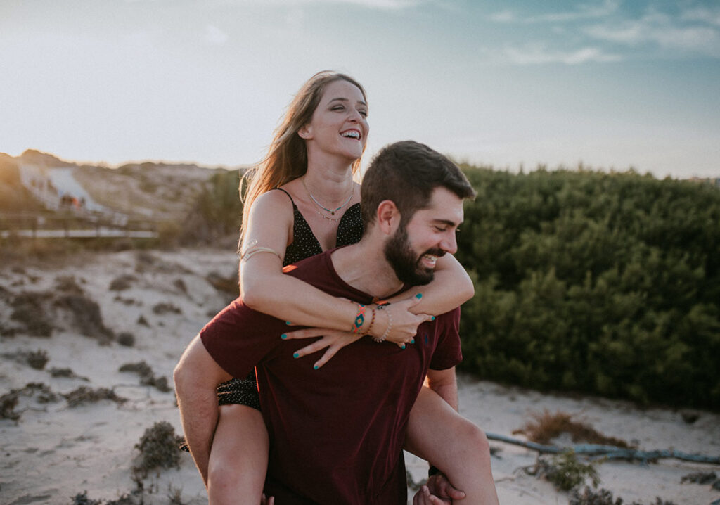 Experience the romance of the Mediterranean with couples photography in Alicante